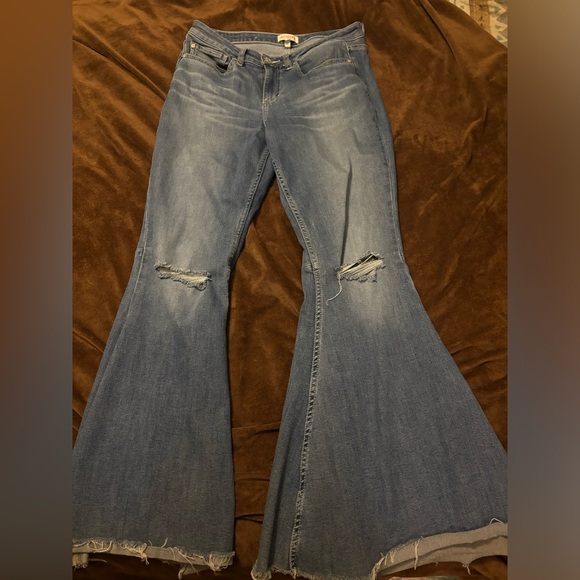 Shyanne flare jeans raw hem. Size 32 - Picture 1 of 5
